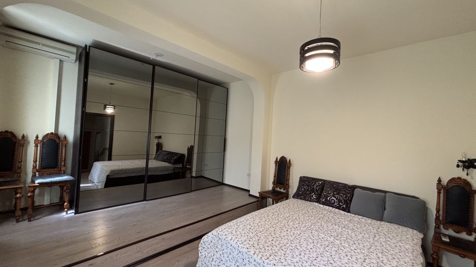 Apartament privat la casa la 5 minute de Piața Victoriei - Poză 10