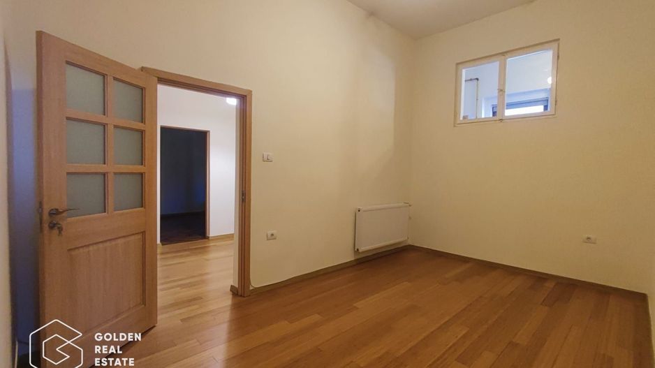 Apartament cu 3 camere, spatiu interior mare, renovat integral, Bld, Revolutiei - Poză 4