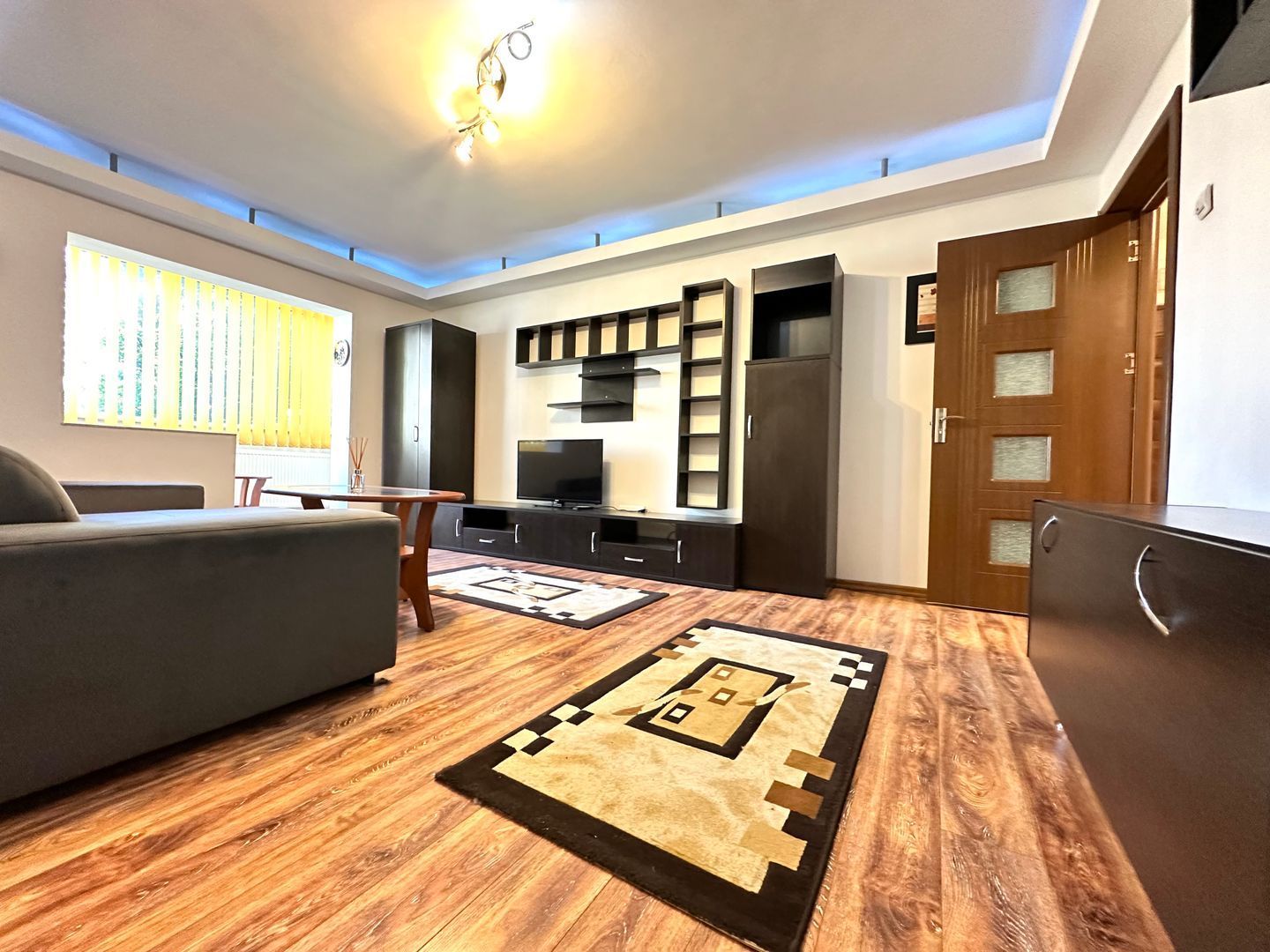 Apartament 3 camere zona Tractoru cu loc de parcare si boxa - Poză 3