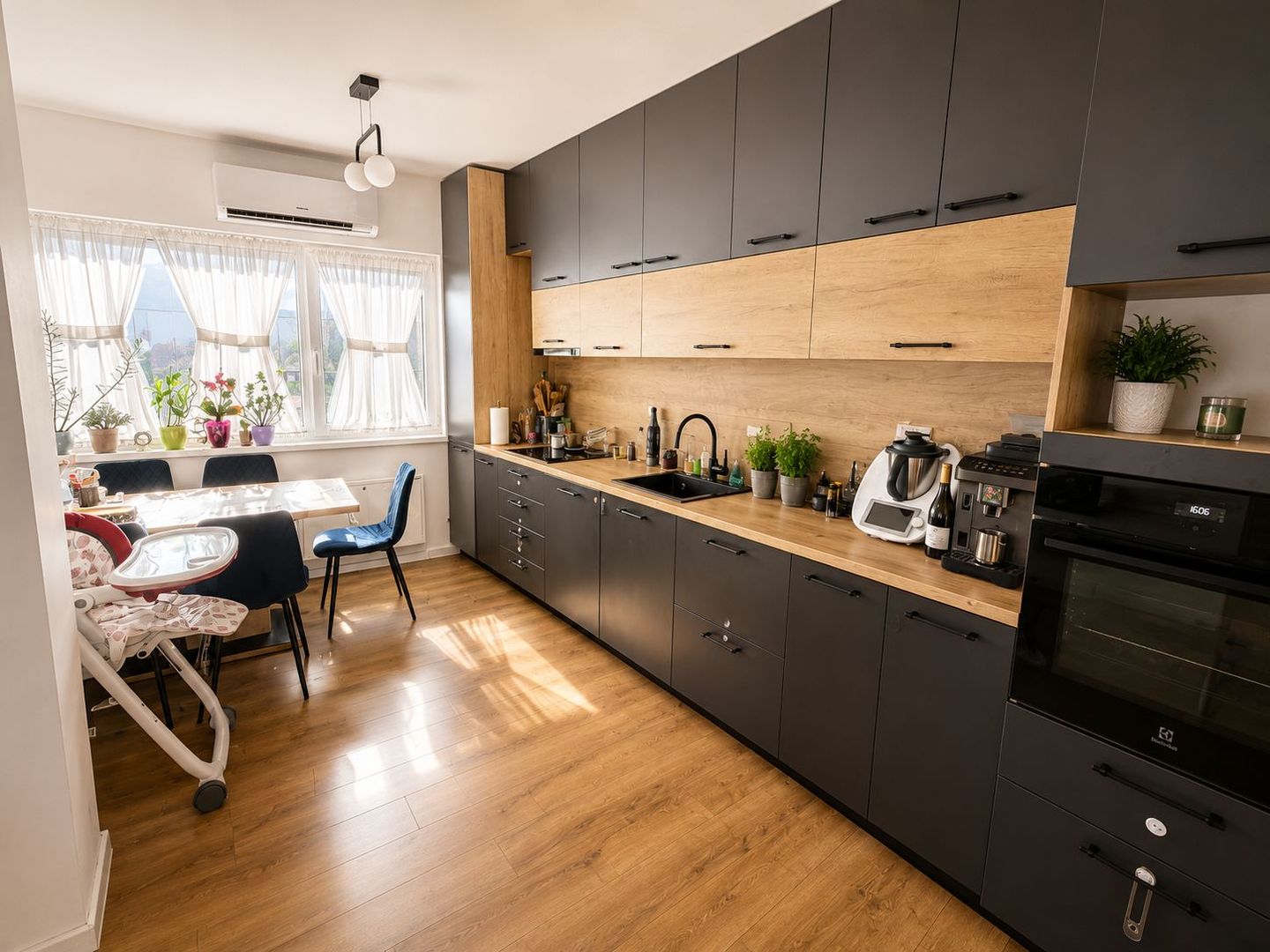 Apartament premium cu 3 camere | 75 mp + terasă | Complet mobilat și utilat - Poză 3