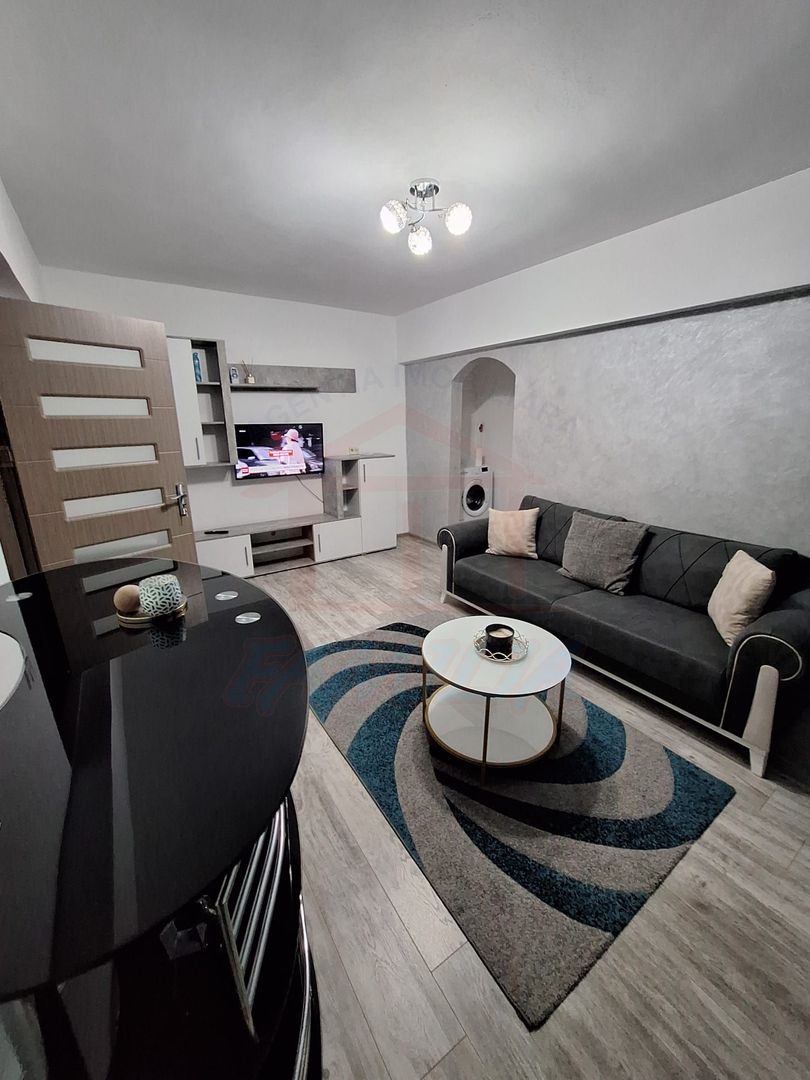 Închiriez apartament în zonă centrală – Galați - Poză 1