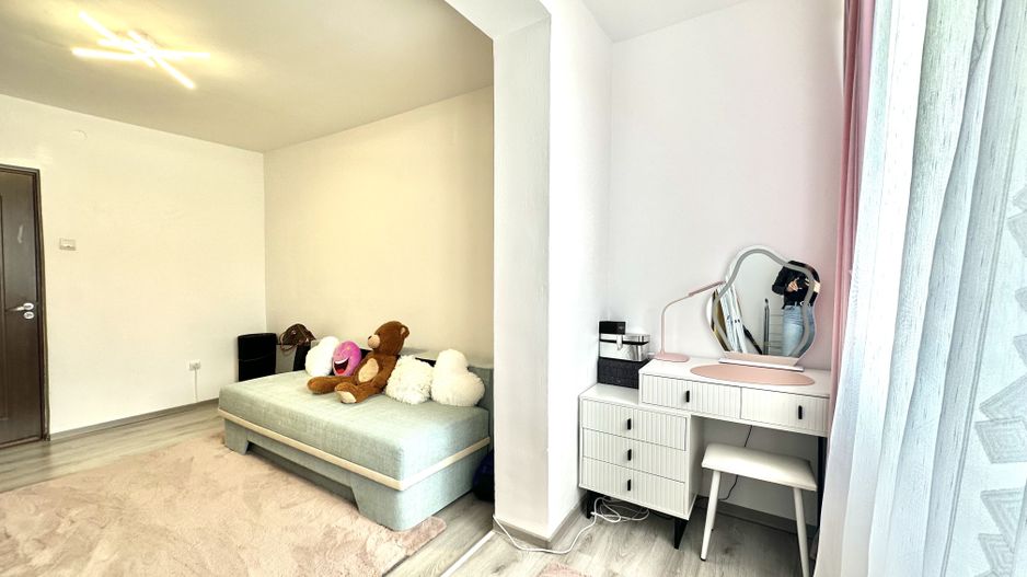 Vânzare apartament 3 camere mobilat,  parcare inclusă , Cartier Noua - Poză 9