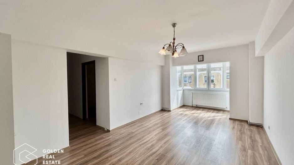 Apartament 3 camere, decomandat, zona Micalaca - Poză 1