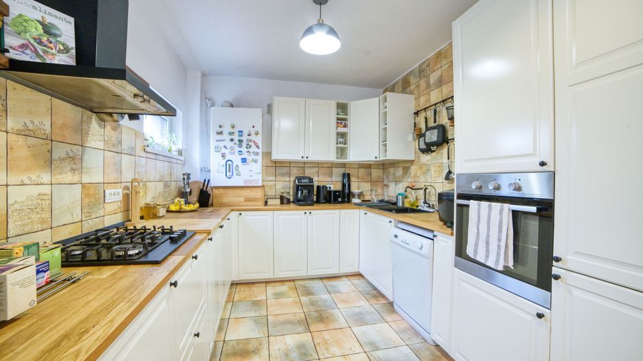 Casa complet mobilata 5 camere 3 bai curte generoasa - Poză 8