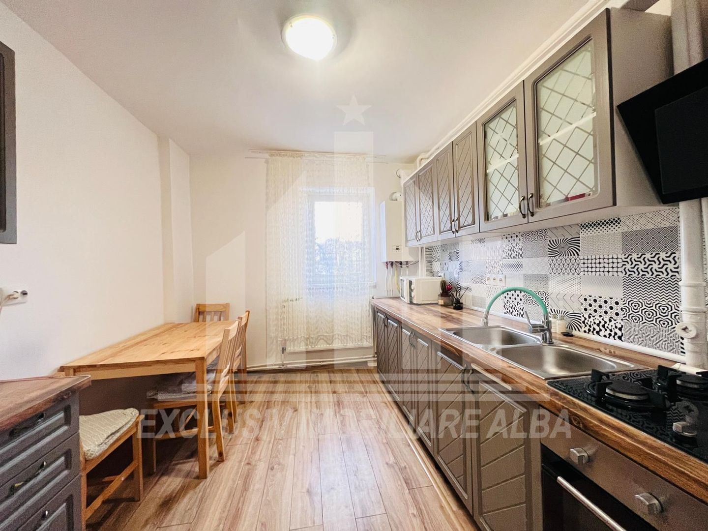 Vanzare apartament 2 camere decomandate, zona buna Cetate - Poză 1