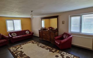 SE VINDE -proprietate cu posibilitati multiple în Fălticeni - Poză 5