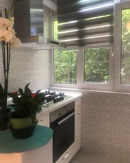 Vanzare Apartament 3 camere, etaj 1, 2 băi, renovat, mobilat, utilat - Sector 5 - Poză 3