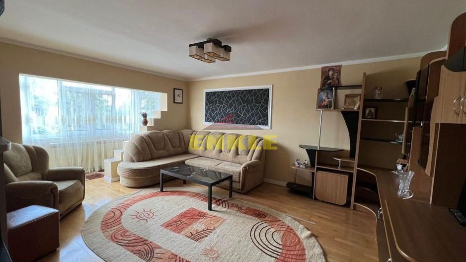 De inchiriat apartament cu 3 camere, Zona Stejari - Poză 1