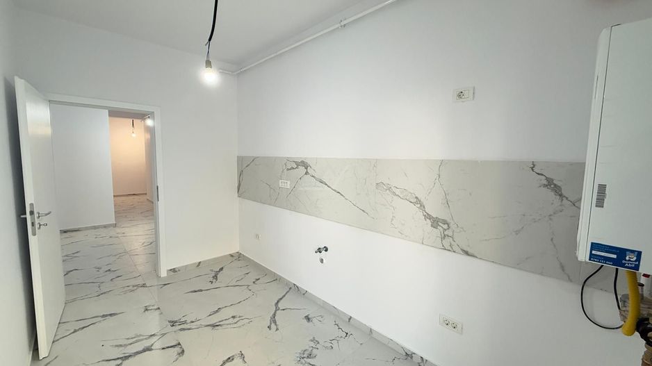 Etaj 1. Decomandat. Asfalt - Poză 3