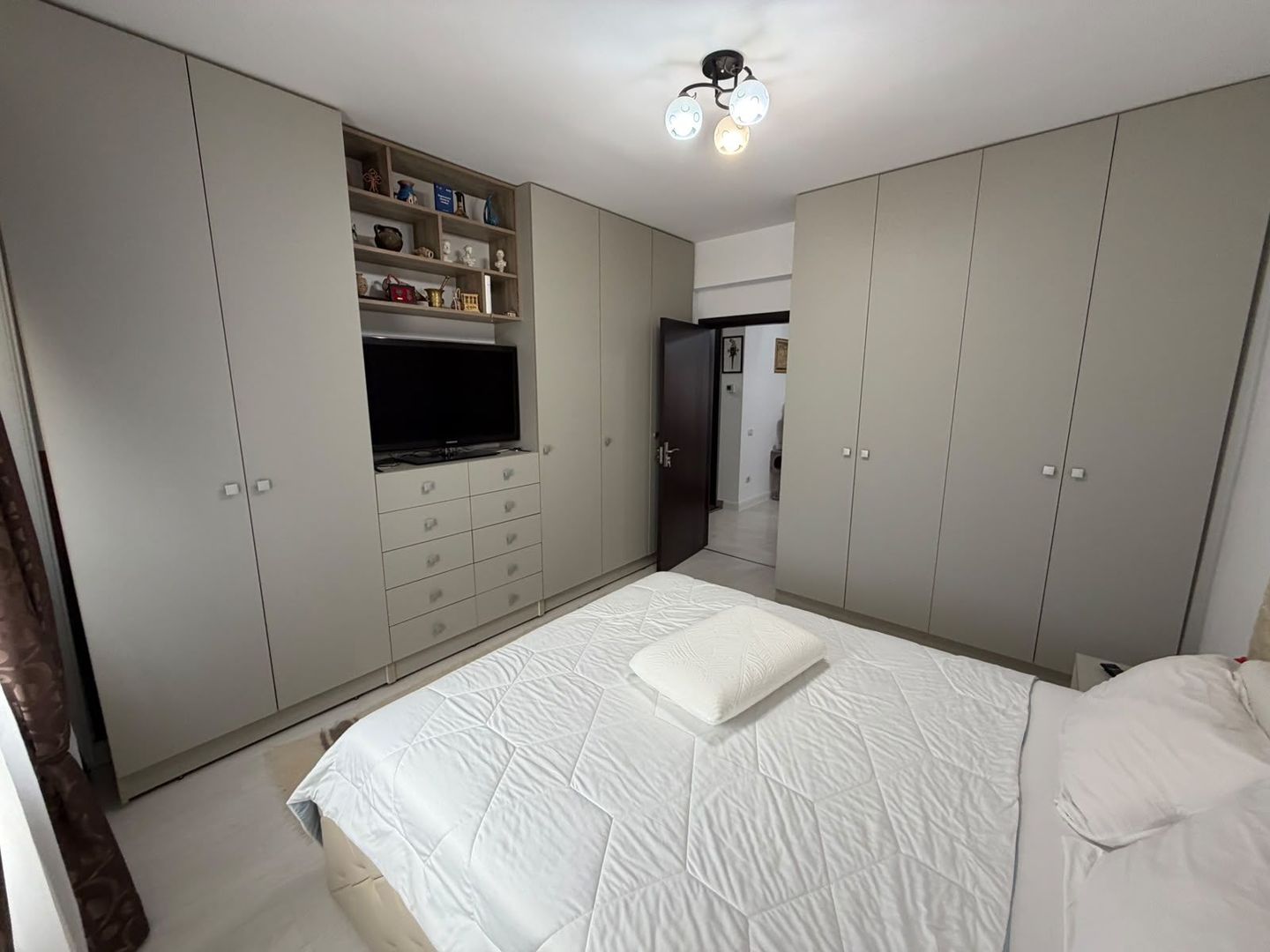 AP. 3 CAMERE - CURTE, PARCARE INCLUSA, MOBILAT MODERN, COMIS 0% - Poză 7