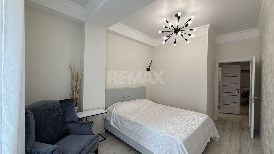 Apartament cu 2 dormitoare si living chiar in centrul Chișinăului - Poză 12