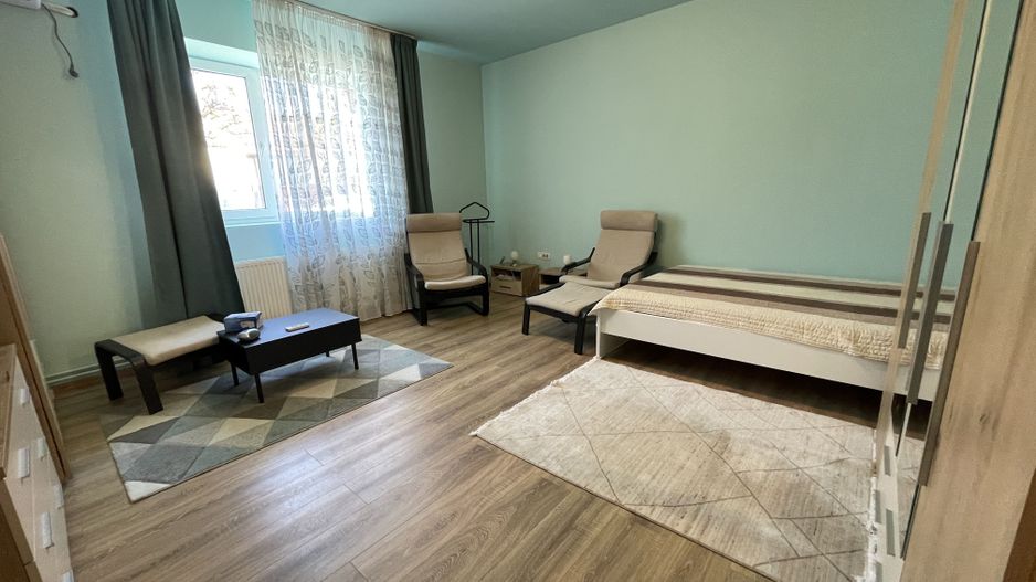 Casa cu teren frumos si garaj zona Mehala - Poză 2