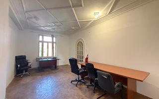 Eleganta, stil si mult potential intr-un apartament interbelic de 3 camere - Poză 5