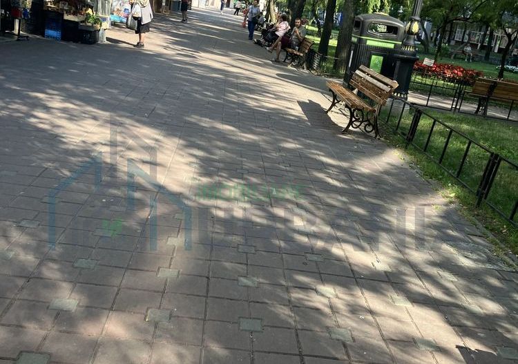 Spațiu comercial de închiriat în Piața Voievozilor, Iași – vizibilitate excelentă și flux pietonal continuu - Poză 3