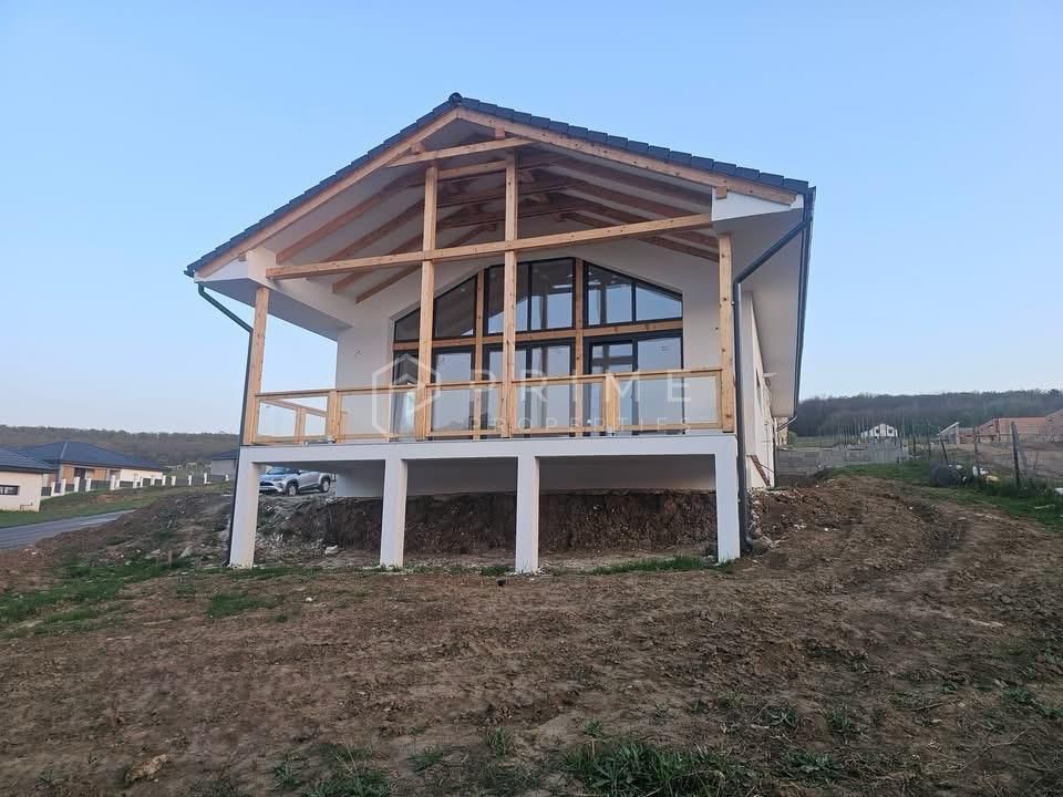 Vilă chalet modern cu perete panoramic de sticlă - Livezeni, Mureș - Poză 1