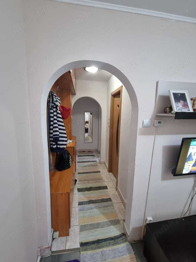 De vanzare apartament cu 3 camere - Poză 3