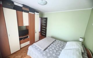 Apartament cu trei camere de vânzare, renovat complet, central - Poză 2