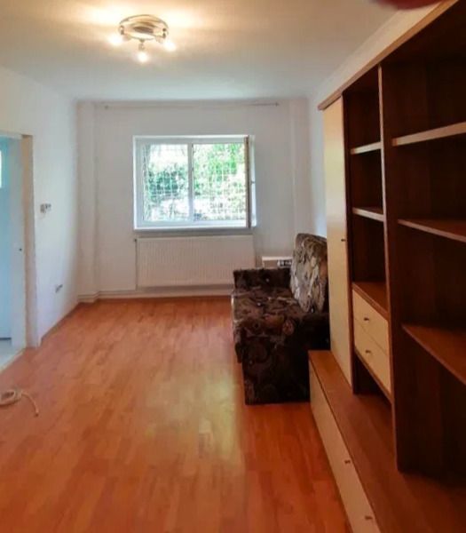 Vanzare gaosoniera complet renovata zona pietonala Racadau - Poză 1