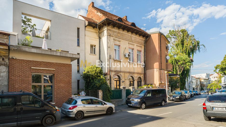 Casă / Vilă cu 4 camere de vânzare în Bucuresti - Poză 1