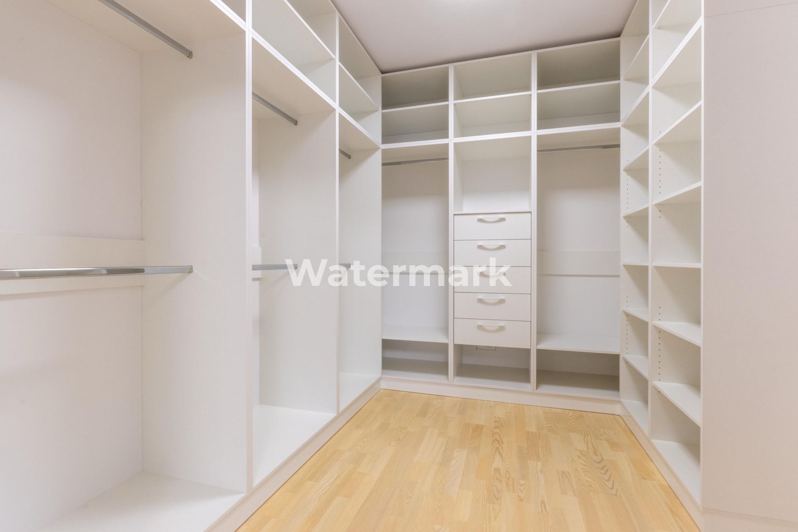 Apartament cu 4 camere de închiriat în zona Alexandru cel Bun - Poză 12