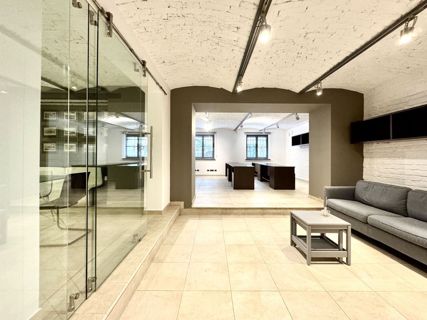 Spațiu de Birouri Elegant în Clădire Istorică Renovată – Piața Unirii, - Poză 3