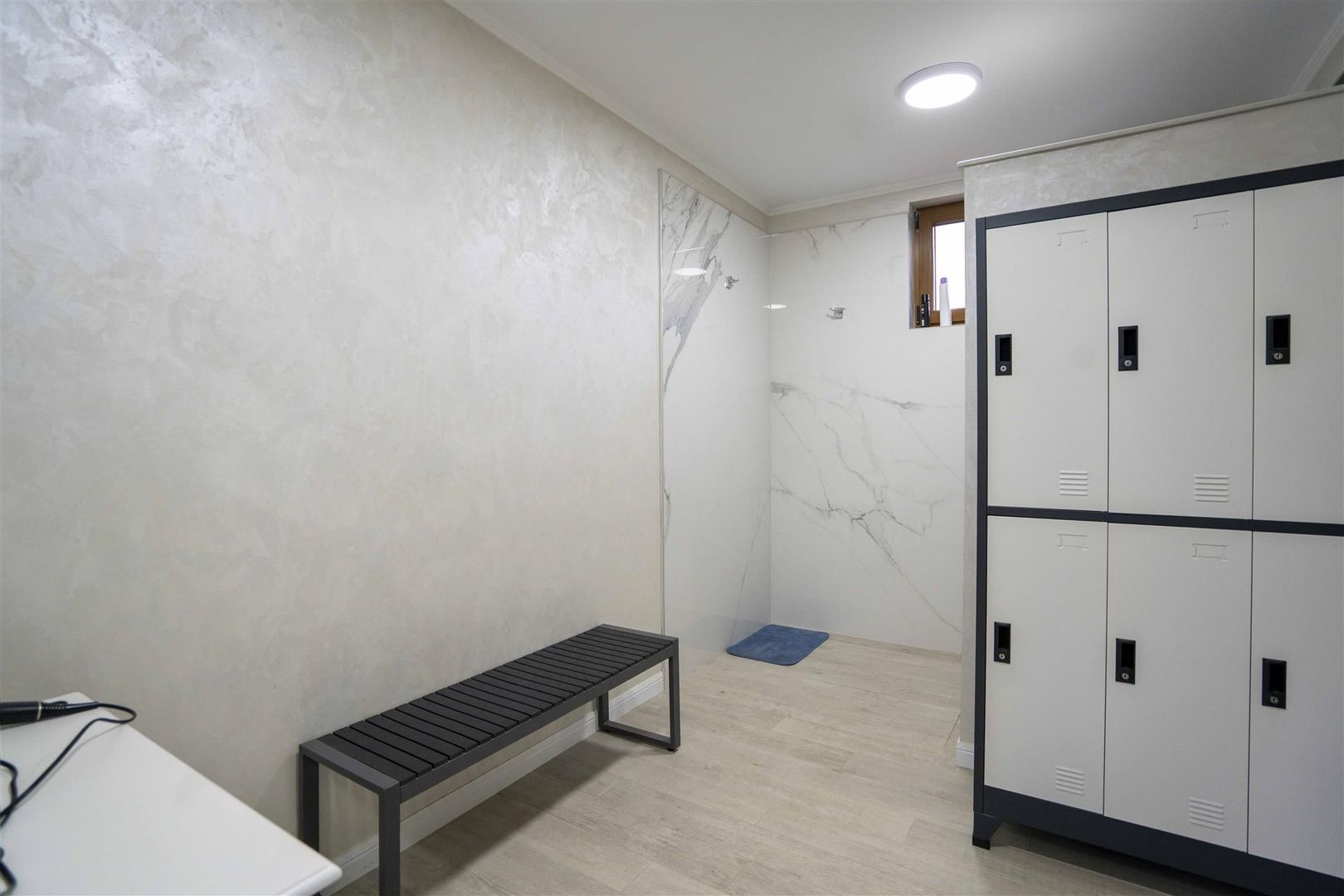 Baza de tenis si constructie moderna - Poză 26