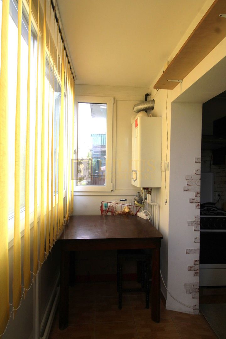Apartament spatios, 3 camere, centrala proprie - Poză 6