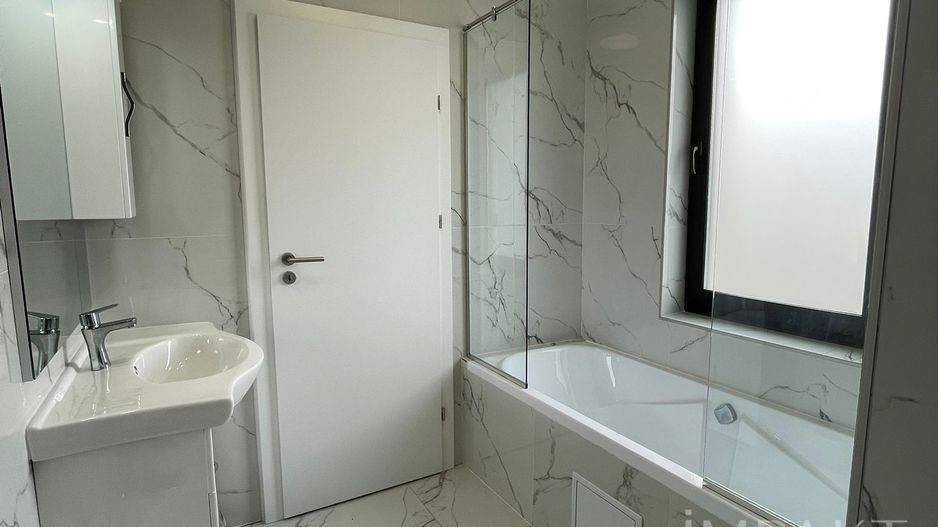 Casă / Vilă cu 4 camere de închiriat - Dezmir - Poză 14