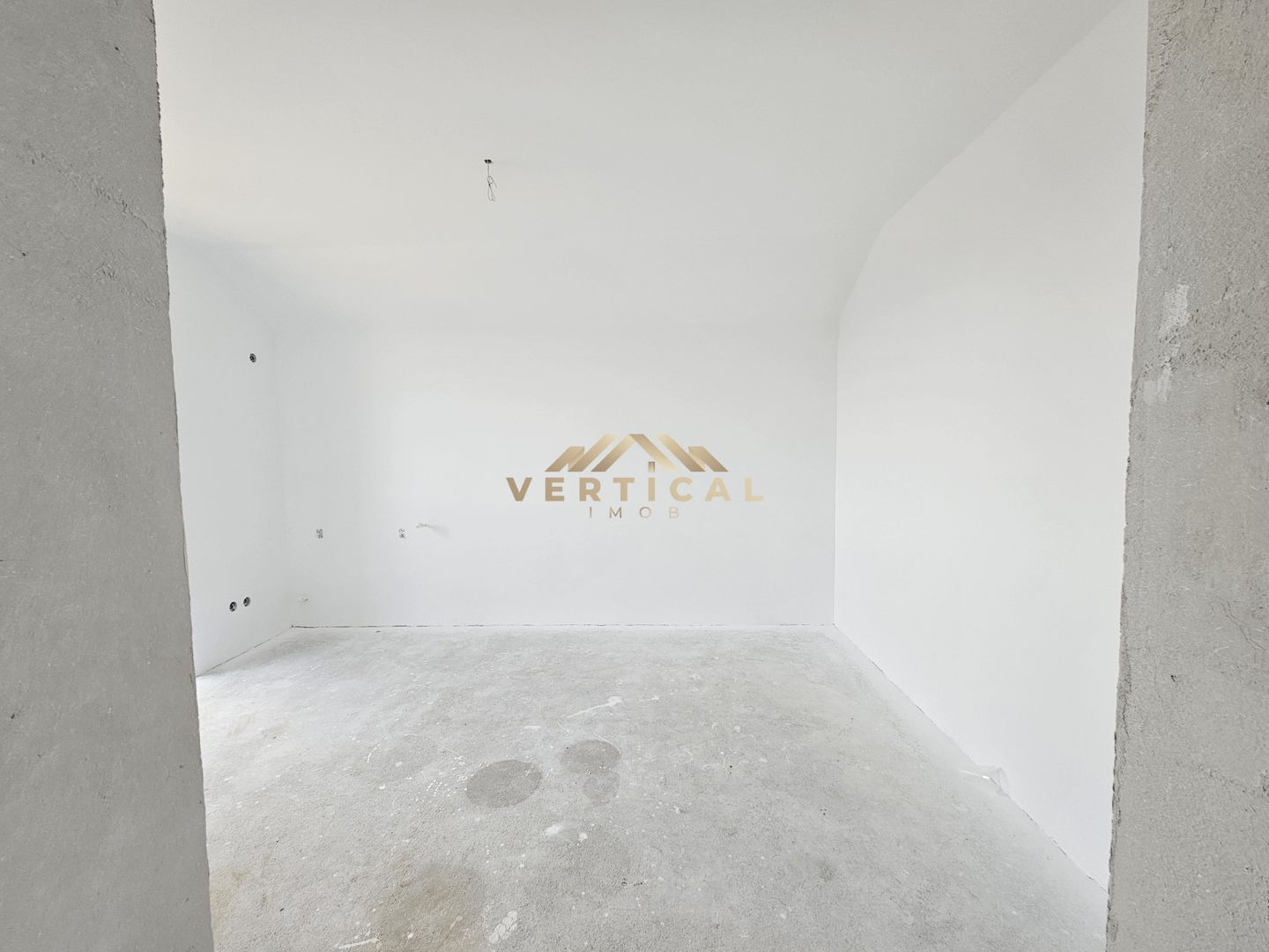 Vila 4 camere | 2 bai | teren 200 mp | Centru comuna - Poză 8