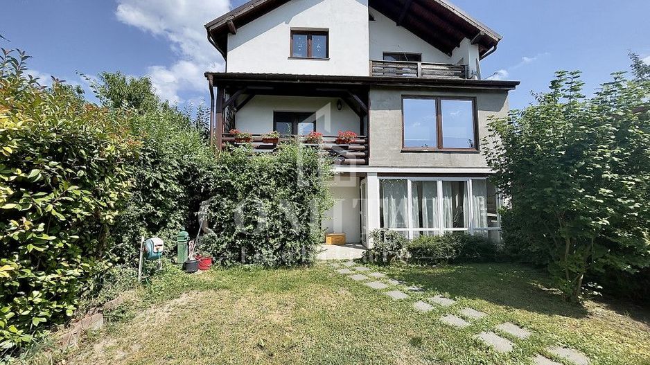 Casă cochetă cu teren generos și panoramă Chinteni - Poză 28