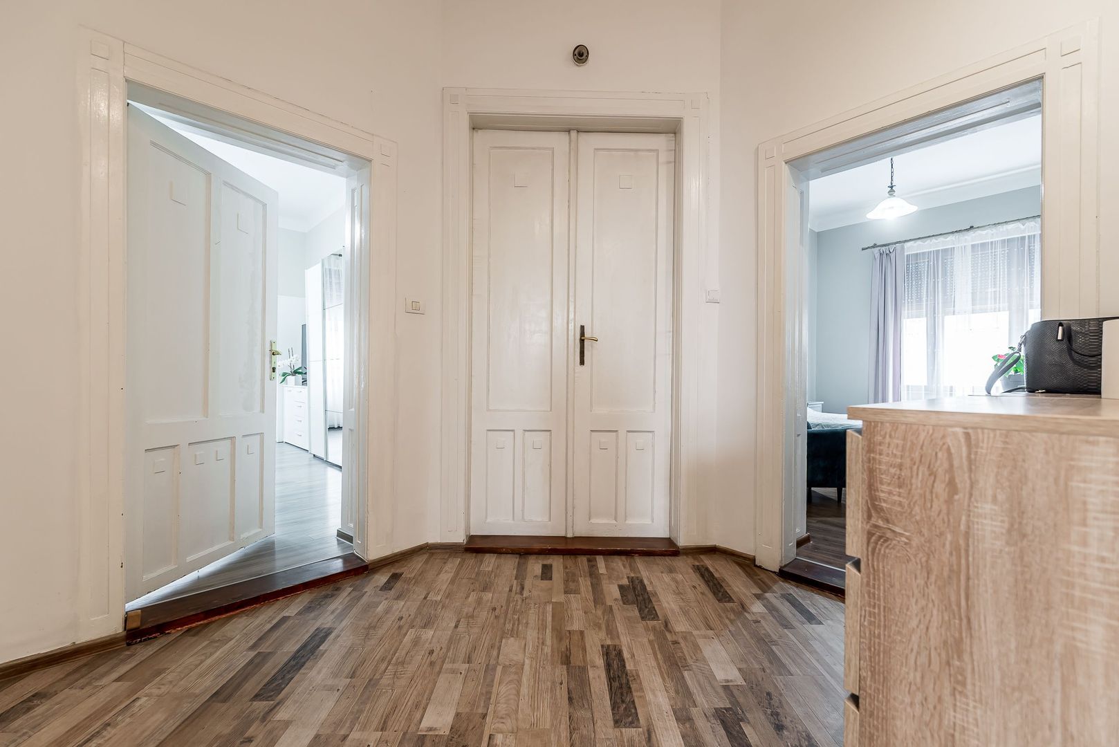 Apartament ultracentral cu 4 camere decomandat, etaj intermediar - Poză 14
