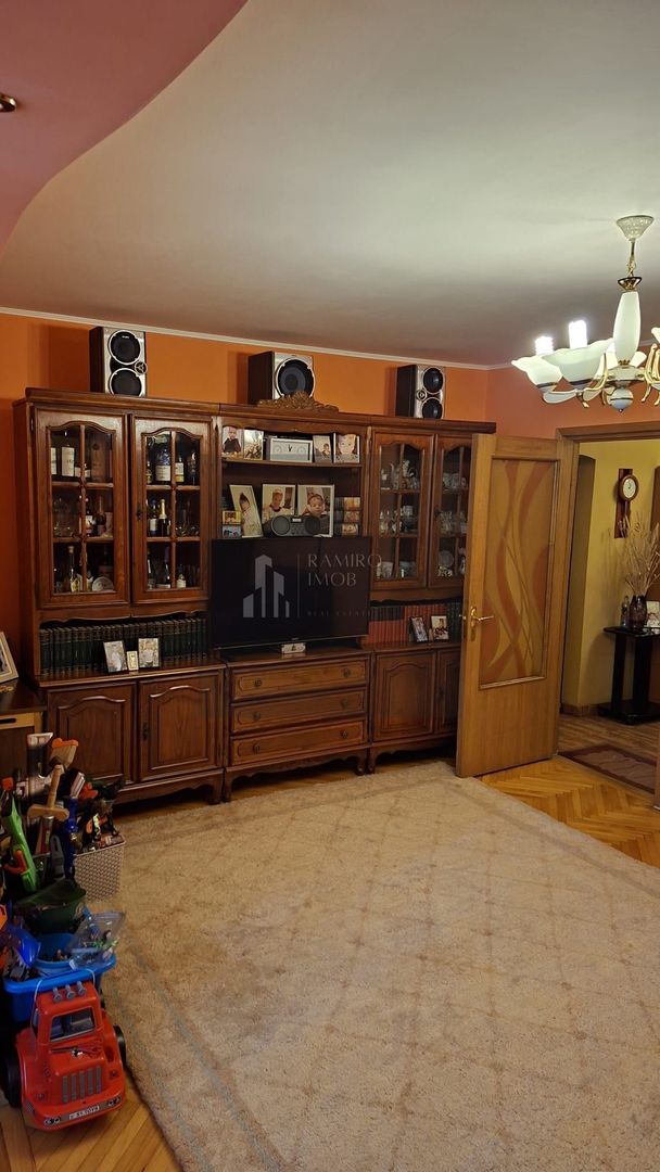 Apartament 4 camere decomandat Titan - Poză 1