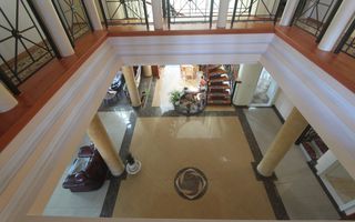 Casă / Vilă cu 8 camere de vânzare în zona Semicentral - Poză 52