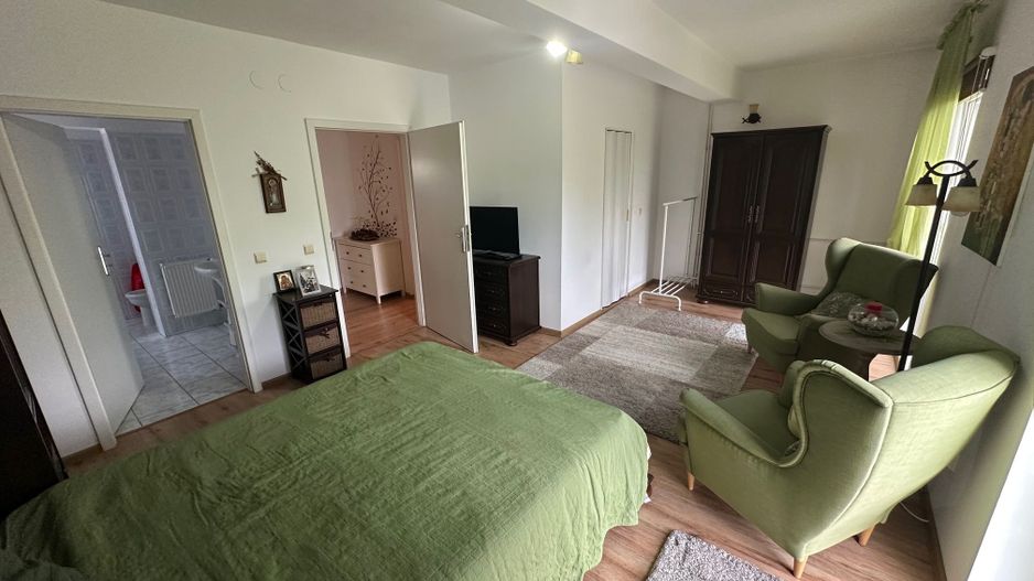 Casă / Vilă cu 5 camere zona Lunei - Poză 22