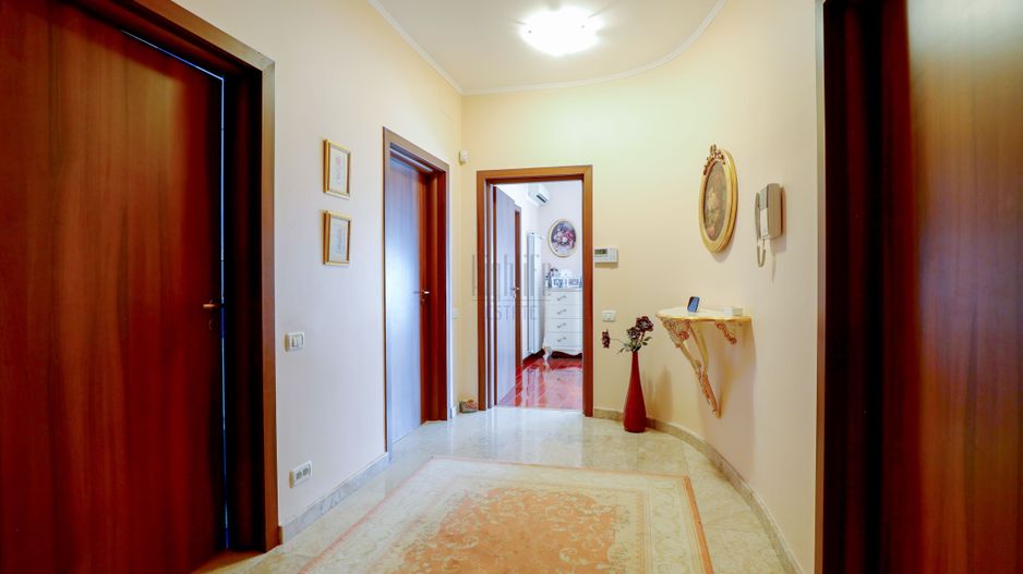 Vila de lux deosebita 9 Camere Pipera Erou Iancu Nicolae 298mp teren - Poză 34