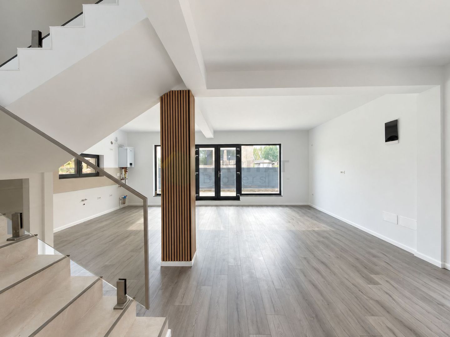 Vilă cu 6 camere, teren 420 mp, Tunari-zona Primariei - Poză 8