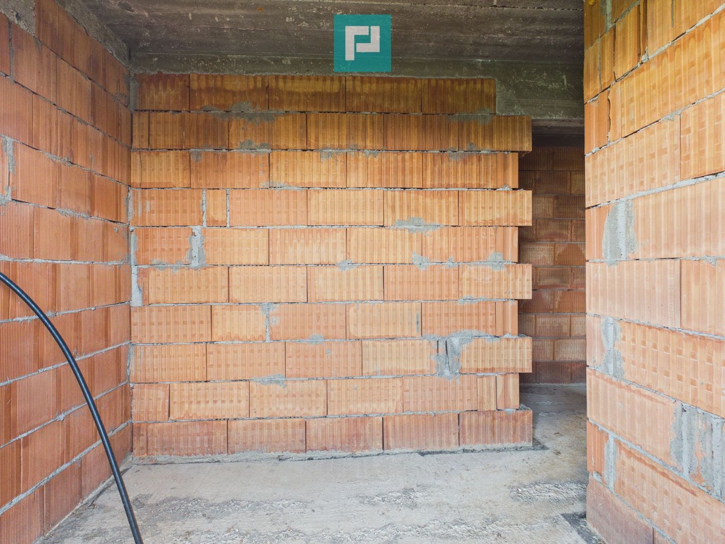 Casă la roșu cu  6 camere,  teren 500 mp în Aluniș - Poză 11