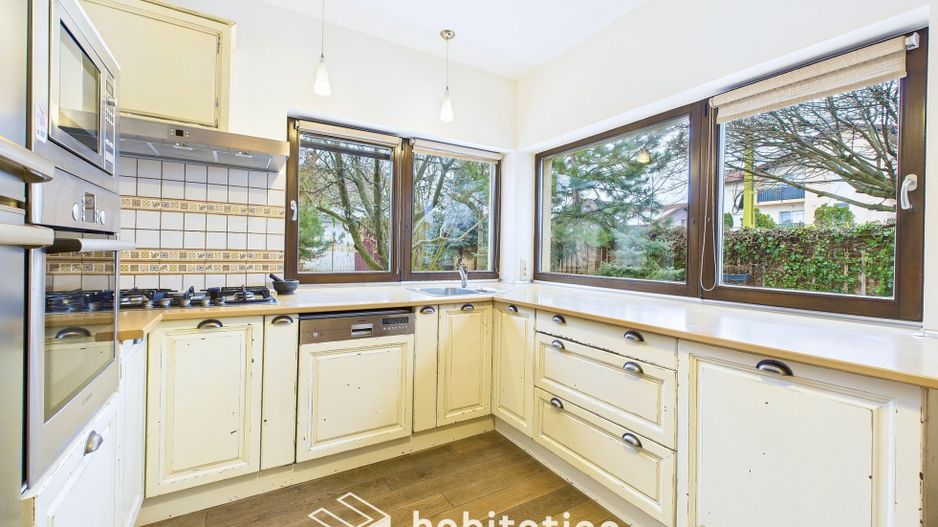 Casă de vis în Giroc – Eleganță clasică, spațiu vast și confortabil - Poză 6