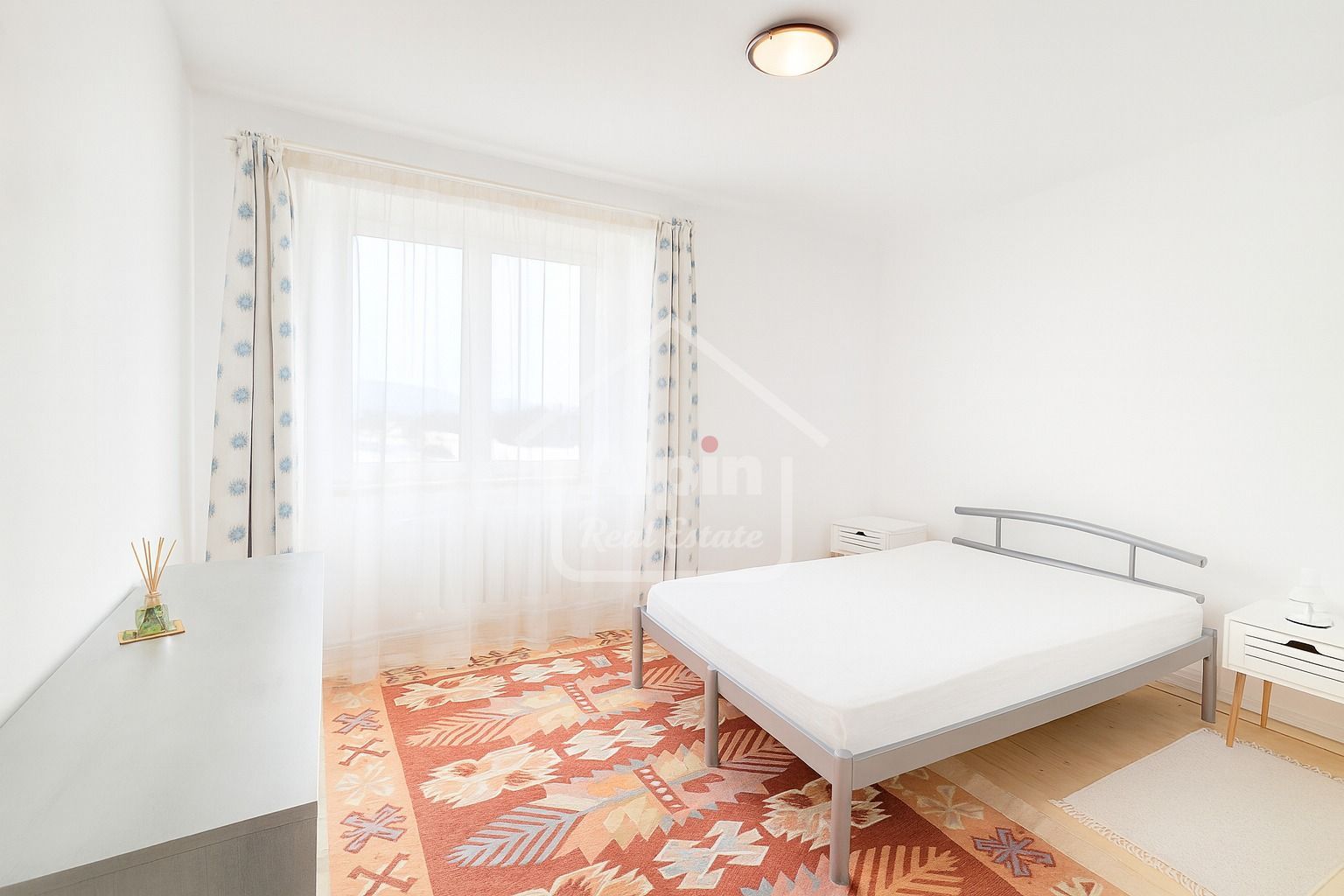 Suprafata Generoasa Garii - Poză 15