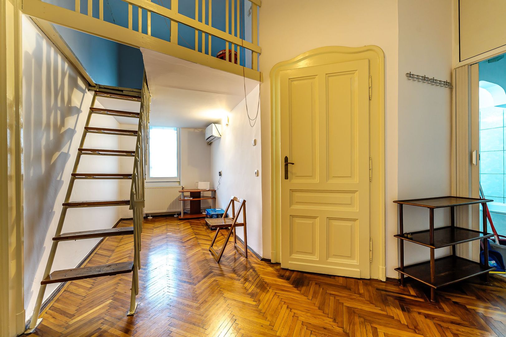 APARTAMENT CU O CAMERĂ ULTRACENTRAL - Poză 2