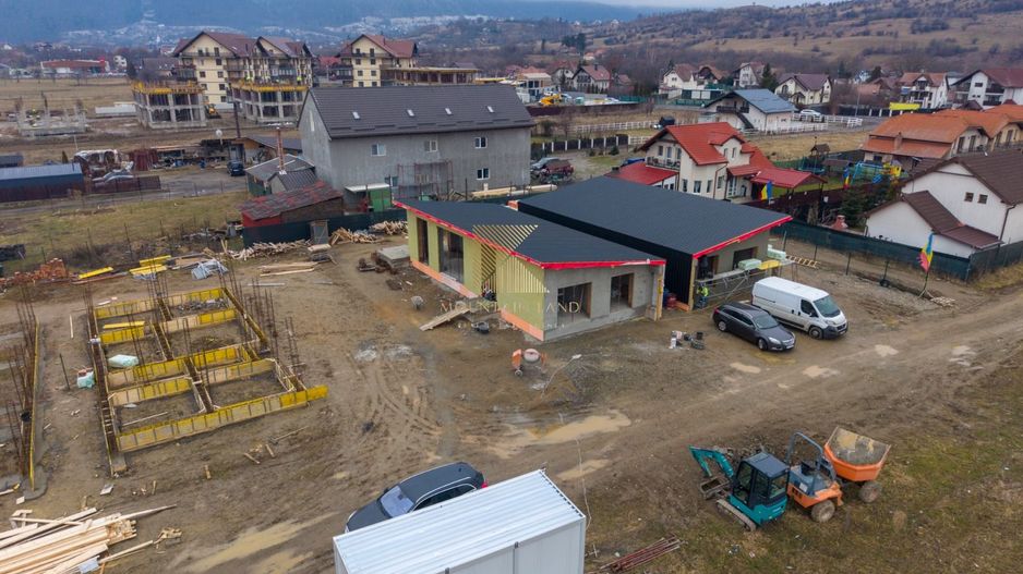 Casă premium la poalele Munților Piatra Craiului și Bucegi - Poză 1