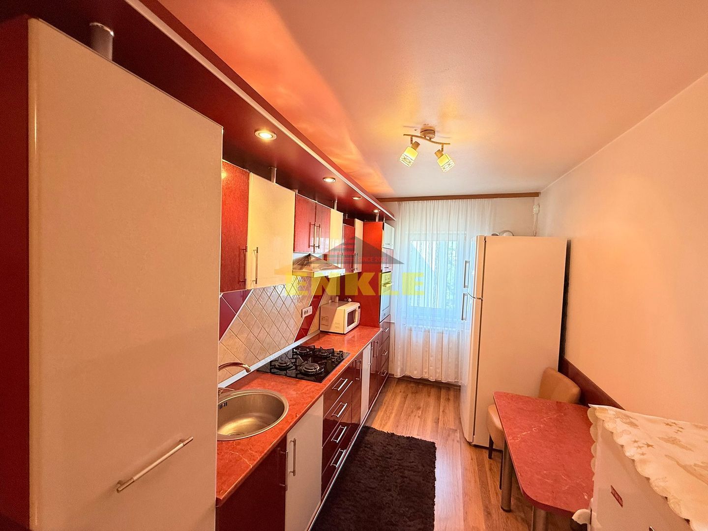 De vanzare apartament cu 3 camere, zona Mall. - Poză 7