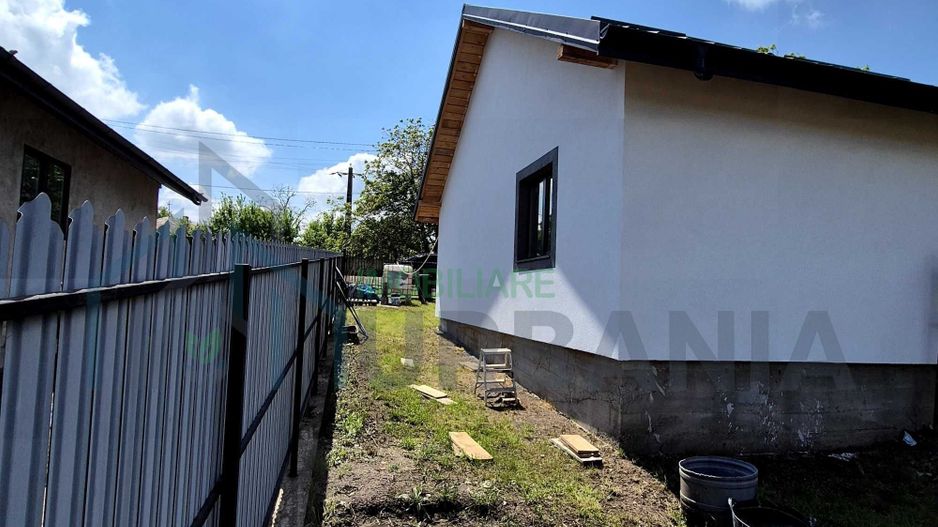 Casă de vânzare în Horlești, Rediu, pe strada principală - Poză 6
