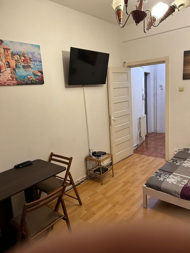 Garsoniera de inchiriat in zona Universitate, ultracentral, cu centrala proprie - Poză 9