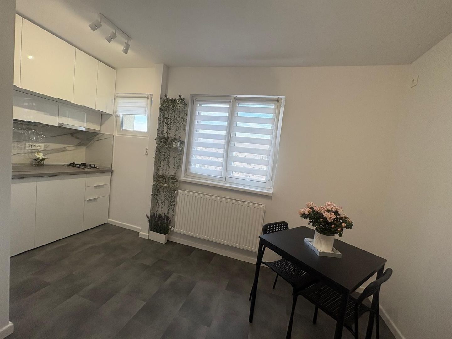 Garsoniera modernă 1 Decembrie, boiler,  AC, etaj 9 - Poză 1