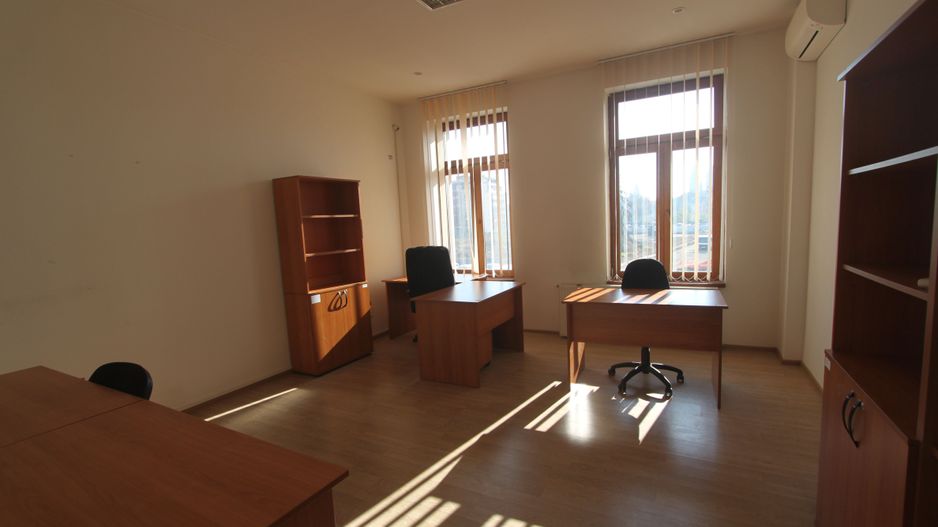 Birouri pe Take Ionescu - 2000 euro+TVA - Poză 1