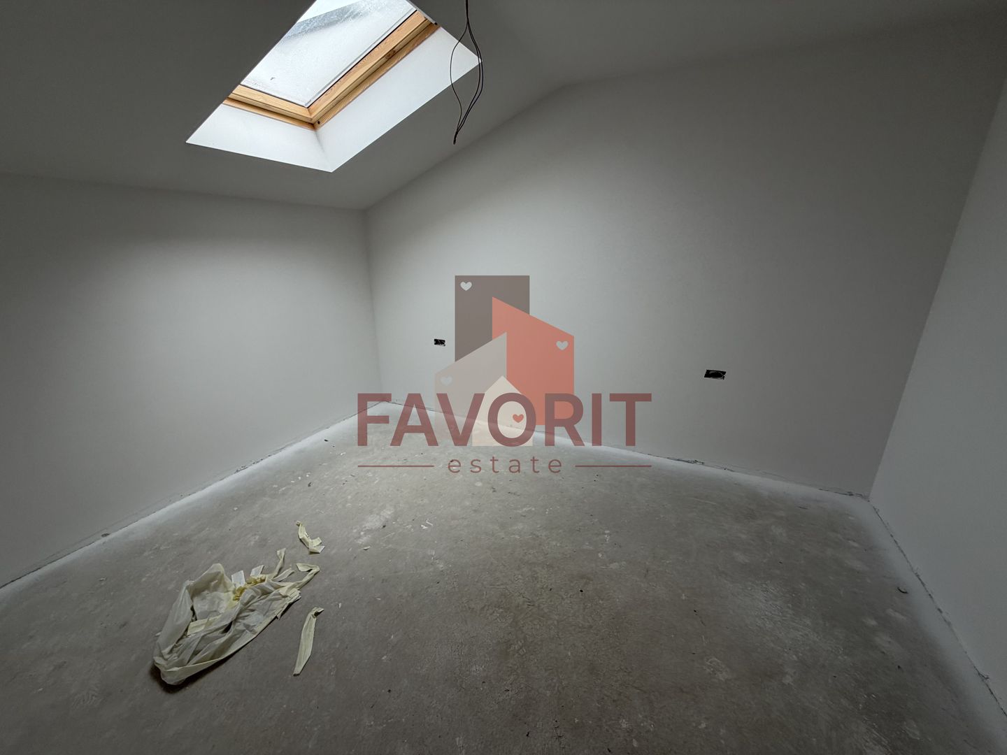 Decomandat. Zona Buziasului. Parcare in curte. - Poză 17