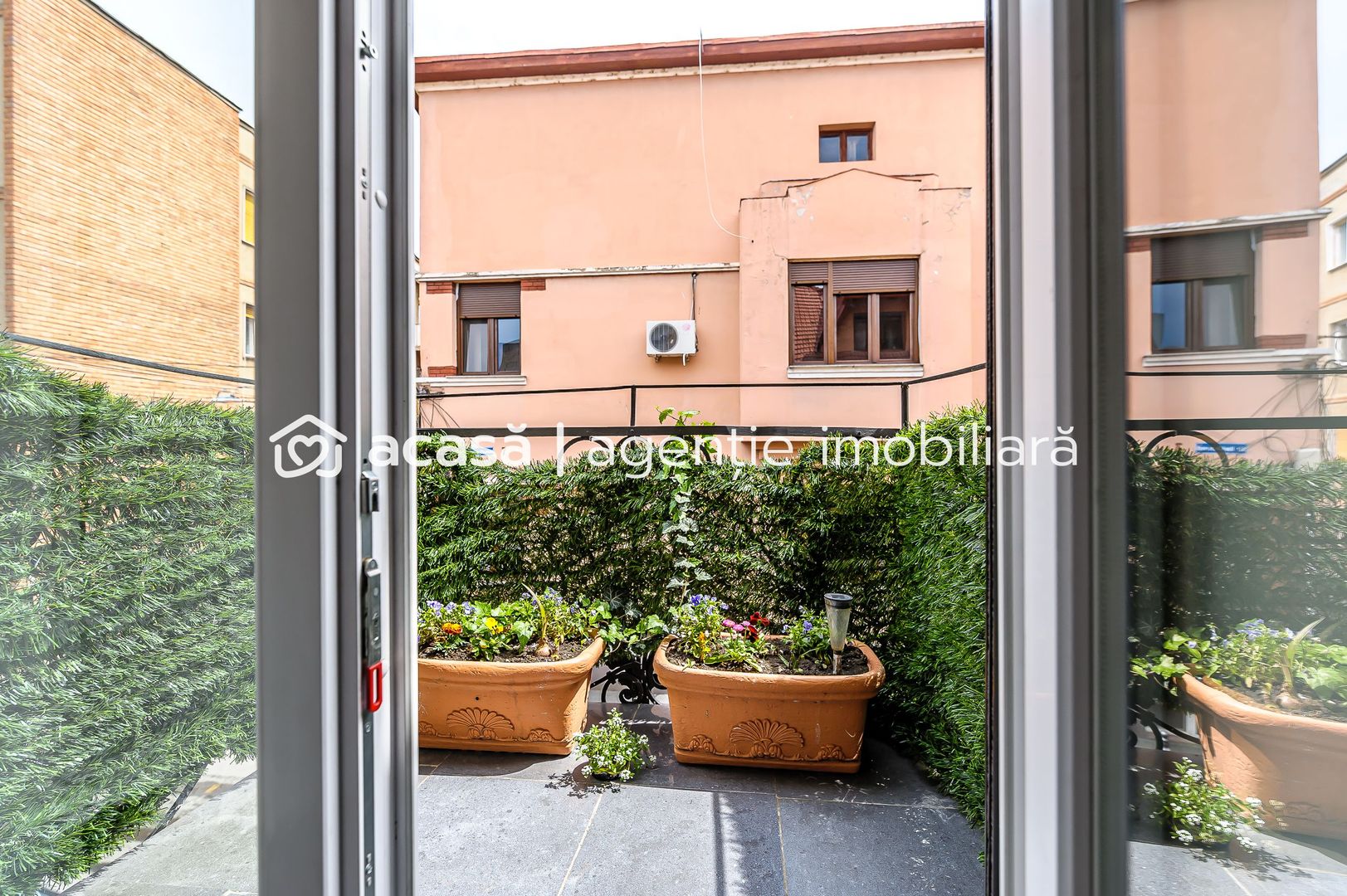 Apartament cochet cu 2 camere în centrul Aradului. - Poză 4