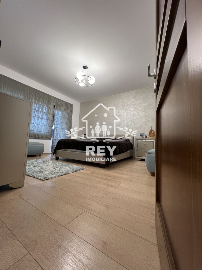 Casă de tip triplex la vânzare 6 camere /Șelimbăr /Secția 1 de Poliție - Poză 12