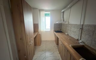 Etaj intermediar. Bloc izolat. Bucatarie inchisa - Poză 3